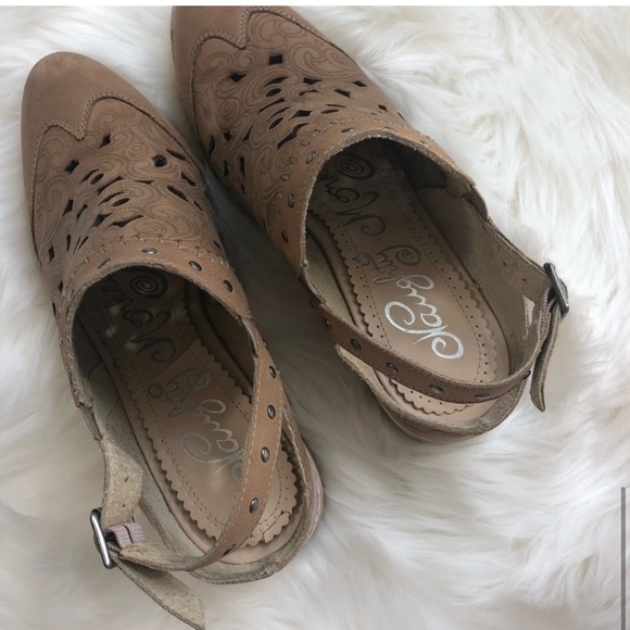 NAUGHTY MONKEY “Ms. Kali” Tan Leather Laser Cut Heeled Mule 6.5 - Picture 11 of 15